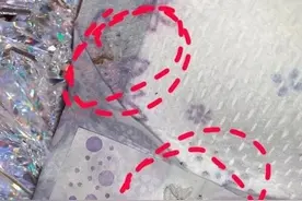 网红液体卫生巾惊现虫卵，客服：可以继续使用...网友坐不住了图片