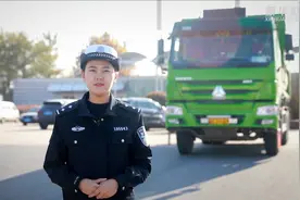 安全驾驶小课堂丨警惕大货车的“吃人”盲区视频封面