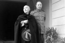 1949年蒋纬国曾密谋绑架傅作义，为什么这个计划最后没有实施？图片