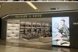 “小CK”线上线下“撞脸”，到底哪个是本尊？图片