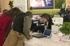 上海：“一网通办”与“综合窗口”相融合视频封面