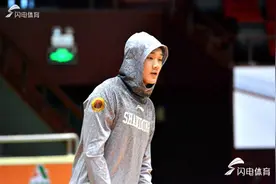 经纪人睢冉：丁彦雨航深蹲已能到100公斤图片