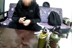 云南曲靖：男子带汽油乘火车 过安检时被查获视频封面