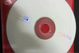 平安春运 交警同行丨年迈老人过马路，交警一个动作引怒赞图片