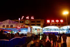 春运出行高峰到来，旅客可提前2小时到车站图片