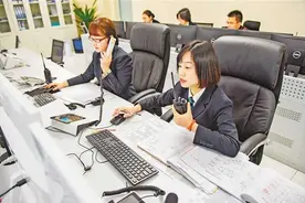新春走基层｜12位女孩每天发出近千条指令 调度250余趟列车图片