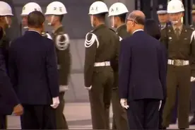 爆笑！台军胡乱操作竟在蔡英文面前“魔力转圈圈”图片