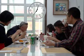 喝酒后多长时间能开车？6名记者酒后测试发现——视频封面