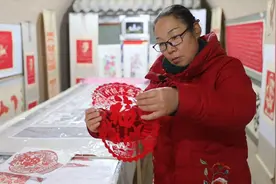 非遗传承人黄亮娥：剪个金鼠庆新年