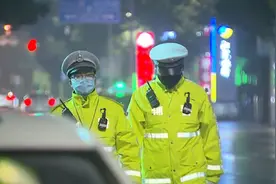 “特殊”的除夕夜 他们仍坚守岗位守护这座城！视频封面