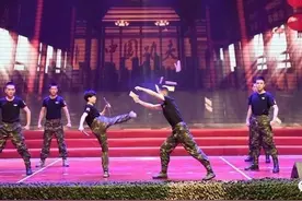 酷图｜女兵双截棍、军娃架子鼓……这场军营“春晚”有看头图片