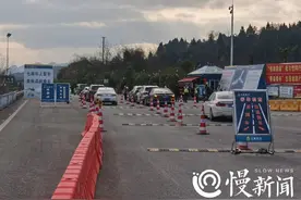 重庆高速防控升级 渝鄂省际入口对所有非渝籍车辆劝返图片