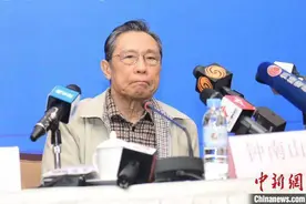 84岁钟南山忙碌的春节：夫人说劝是劝不住的，他太在乎病人了图片