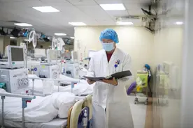 「视频」把怀孕妻子送回娘家，在新家独自“居家隔离”：仁济医生讲述在隔离病房的日子图片