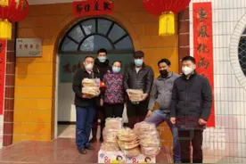 “艾尼大叔”把新疆馕饼送到抗疫一线图片