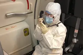 回国包机上，武汉空姐家乡话播报鼓士气视频封面