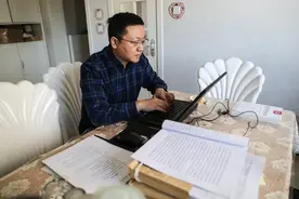 疫情下中国各地利用居家办公模式保持社会运转图片