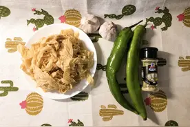 宅家做美食｜下饭菜青椒炒豆皮，5分钟搞定它图片