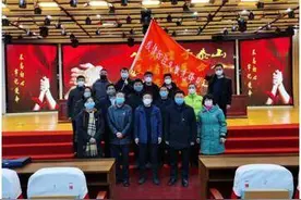 党员带头抗疫情 党徽闪耀网络课堂 新泰市教体局双线战场见真章图片
