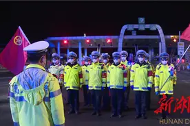 保靖高速交警王谋：铁汉柔情，他把爱留在106.5公里的高速公路图片