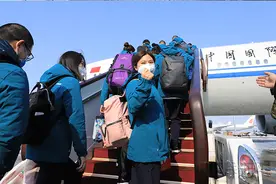 与白衣战士同行的6小时 国航第三次紧急运输北京医疗队图片