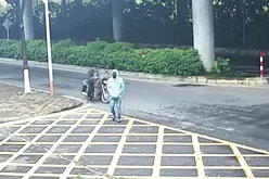 “我爱中国！”一外国留学生给民警留下“告白信”与500元后转身就走……图片