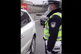 30秒｜民警路口如何规范检查？四川高速交警拍了视频视频封面