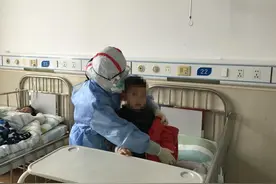 一场祈福一家七口感染，隔离病房里1岁女童有了一群“超人妈妈”图片