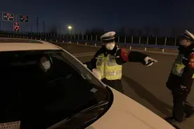 我们在一起｜“疫”不容辞 双警家庭的爱与愧疚图片