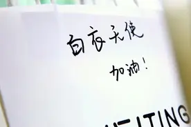 记录平凡｜医院办公桌上摆满“爱心咖啡”，她们却因为忙碌顾不上喝一口图片