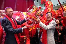 荷兰华人海牙过大年，奉献鼠年“爱心”图片