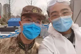 郑能量：大义勇士，武汉街头的“摆渡人”图片