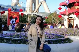 这位女留学生自述：“我明年还有寒假，可以再继续了解您，中国！”图片