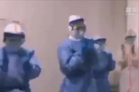 隔离区直击｜病区最美的花，火红的萨日朗！护士小姐姐为患者歌舞庆生视频封面