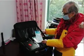 乘务员母子“战”一起亲情战“疫情”图片
