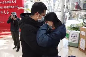 妻子将去一线抗疫，拥抱胜千言万语视频封面