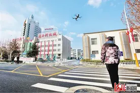 唐山高新区工作人员利用无人机进行巡航观察图片