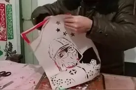凡人善举丨点赞！“货郎电工”为村民送去义务送药图片