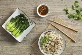 剩菜剩饭保存多久后不能吃？蔬菜、海鲜、肉类各不同图片