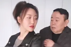 宅家抗疫 潘长江父女拍搞笑短视频 颜值差距大引观众热议图片