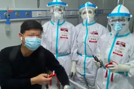 雷神山上海中医队首例治愈患者出院，病区主任方邦江详解中医怎样治“急病”图片