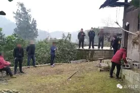 七旬老人因邻里矛盾堵路 民警三入村寨解纠纷难题图片