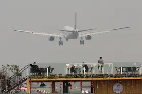 本周复飞3条国际航线 成都双流机场又现繁忙景象图片