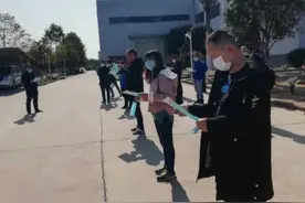 芦淞区：线上线下服务企业复工用工图片