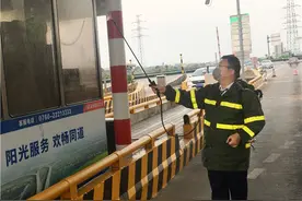 一线党旗红（43）尹艺：越是危险的时候，党员更应该冲在最前面图片