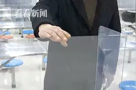 餐桌加装隔离“神器”！河南这所中学硬核迎开学图片