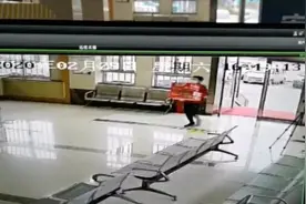 暖心！青岛小学生给派出所送饼干方便面图片