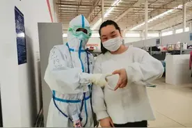 护士成患者入住沌口方舱，又成了医护的好帮手图片