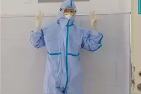 像边“蒸着桑拿”边打针，90后女护士化身病人心理按摩师图片