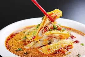 隐食记｜大盘鸡：土豆恋上辣子鸡的故事图片